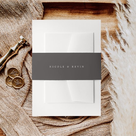 Donkere houtskool bruin gepersonaliseerde bruiloft uitnodigingen wikkel