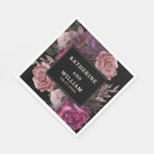 Donkere humeurige bordeaukastanjebruine bloemenzwa servet (Hoek)