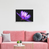 Donkere kant van het Lily Canvas Afdruk (Insitu (Woonkamer))