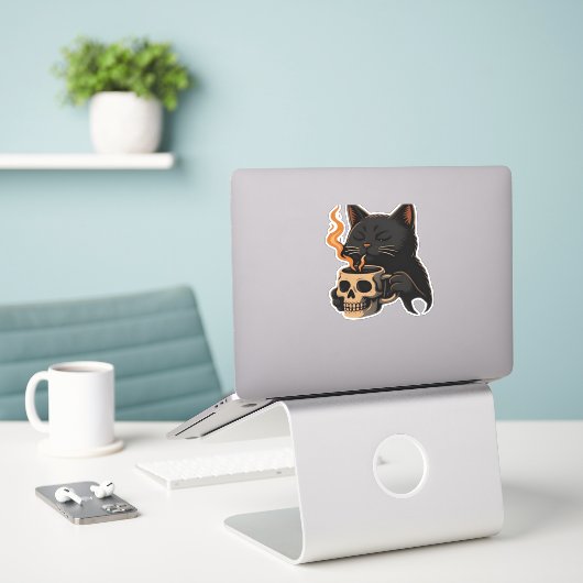 Donkere kattenkoffie met schedel Mok oversized T-s Sticker (Laptop op bureau)