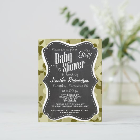 Donkere Khaki Camo; Retro Chalkboard look Uitnodiging Briefkaart (Staand voorkant)
