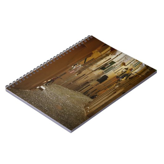 Donkere kombuis in Napels, Italiaanse laptop Notitieboek (Linkerzijde)