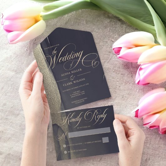 Donkere midnight Blue en goudmoderne Painterly Wed All In One Uitnodiging