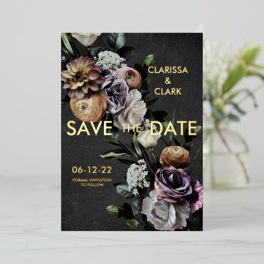 Donkere Moody Floral Black en Paarse sparen de dat Folie Uitnodiging (Staand Voorkant)