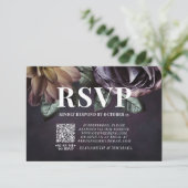 Donkere Moody Paarse Floral QR Code Wedding RSVP K (Staand voorkant)