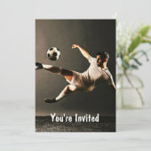 Donkere Moody Soccer Kick met bal Kaart (Staand voorkant)