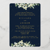 Donkere Navy Snowberry + Eucalyptus bruiloft repet Folie Uitnodiging (Voorkant)