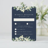 Donkere Navy Snowberry + Eucalyptus Edged Bruiloft RSVP Kaartje (Staand voorkant)