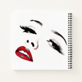 Donkere ogen Rode Lips Vrouwen voelen schoonheidsk Notitieboek (Achterkant)