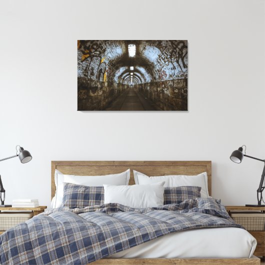 Donkere onderaardse tunnel canvas afdruk (Insitu (Slaapkamer))