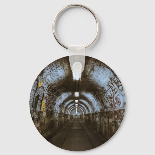 Donkere onderaardse tunnel sleutelhanger (Voorkant)