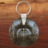 Donkere onderaardse tunnel sleutelhanger (Voorkant)