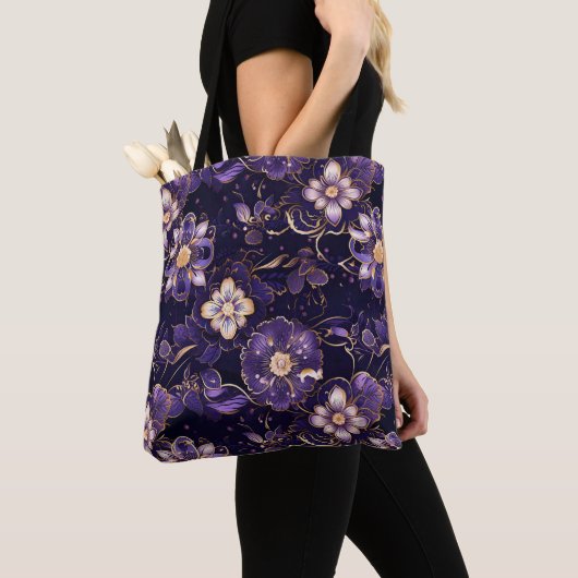 Donkere Paarse bloemen en nepgoud Tote Bag (Dichtbij)