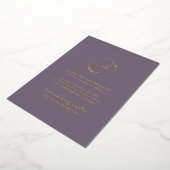 Donkere Paarse Monogram Bloemenkrans Script Bruilo Folie Uitnodiging (Gedraaid)