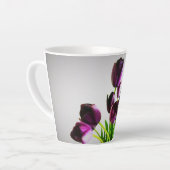 Donkere Paarse tulpen Latte Mok (Linkerhoek)