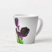 Donkere Paarse tulpen Latte Mok (Rechterhoek)