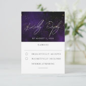 Donkere Paarse Waterverf Magical Gold Wedding RSVP (Staand voorkant)