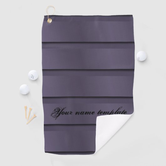 donkere purle achtergrond en personalisiere golfhanddoek (Insitu)