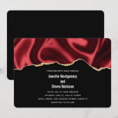 Donkere rode glam Wavy Satin Abstract Design Wedde Kaart (Voorkant / Achterkant)