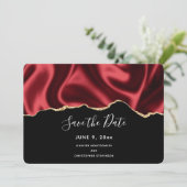 Donkere rode glam Wavy Satin Abstract Design Wedde Save The Date (Staand voorkant)