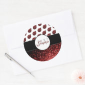 Donkere rode ladybug in glitter sparters Monogram Ronde Sticker (Envelop)