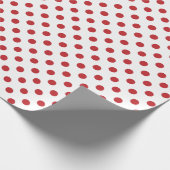 Donkere rode poladot op witte middenruimte cadeaupapier (Hoek)