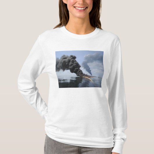 Donkere rook- en vuurwolken komen tevoorschijn 3 t-shirt (Voorkant)