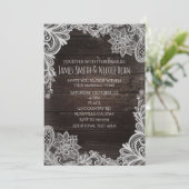 Donkere Rustic Wood & Elegant Lace Wedding Invitat Kaart (Staand voorkant)