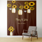 Donkere Rustic Yellow Floral Mason Jar foto achter Wandkleed (In situ)