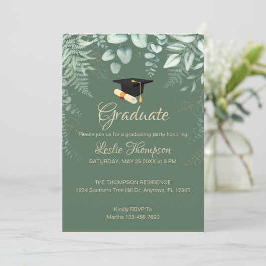 Donkere Sage Green Botanical Afstuderen Invitation Kaart (Staand voorkant)