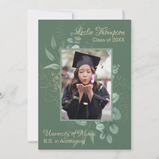 Donkere Sage Green Botanical Afstuderen Invitation Kaart (Achterkant)