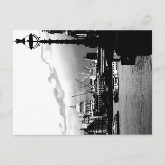 Donkere stad briefkaart