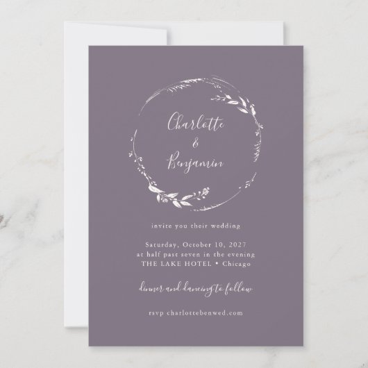 Donkere Stof Lilac Bloemenkrans Script Bruiloft Kaart (Voorkant)