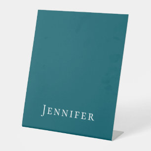 Donkere Teal Trendy Moderne Minimalistische Uw Naa Reclamebord Met Voetstuk