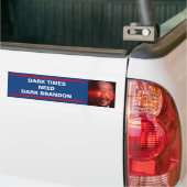 DONKERE TIJDEN HEBBEN DONKERE BRANDON NODIG BUMPERSTICKER (Op Truck)