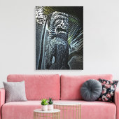 Donkere tiki standbeeld canvas print (Insitu (Woonkamer))
