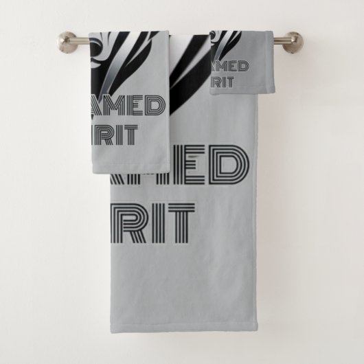 Donkere tinten en metalen accenten Wolf Logo Aesth Bad Handdoek (Insitu)