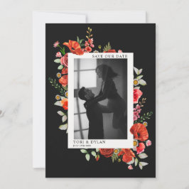 Donkere trouwfoto wildbloemen save the date
