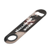 Donkere verleiding - Halloween 2025 flesopener Speed Flessenopener (Voorkant Gekanteld)