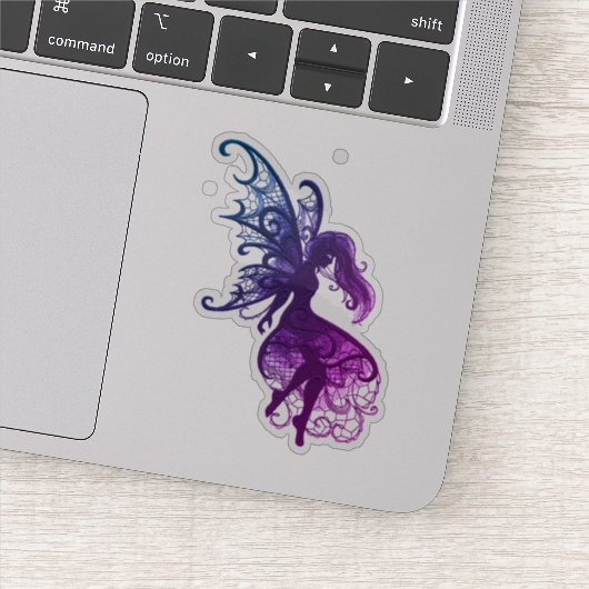 Donkere, vlakke haarlaptop met vinyl sticker (Detail)