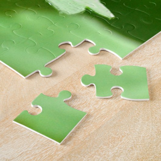 Donkere vlinder op bladeren in de Natuur Legpuzzel (Zijkant)