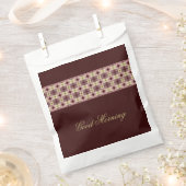 Donkere wijn met roze bedankzakje (Geknipt)