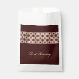 Donkere wijn met roze bedankzakje