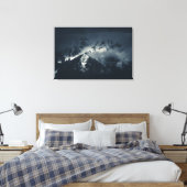 Donkere wolken over de bergen canvas afdruk (Insitu (Slaapkamer))