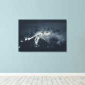 Donkere wolken over de bergen canvas afdruk (Insitu (Houten vloer))