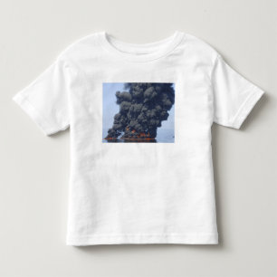 Donkere wolken rook en vuur ontstaan 2 kinder shirts