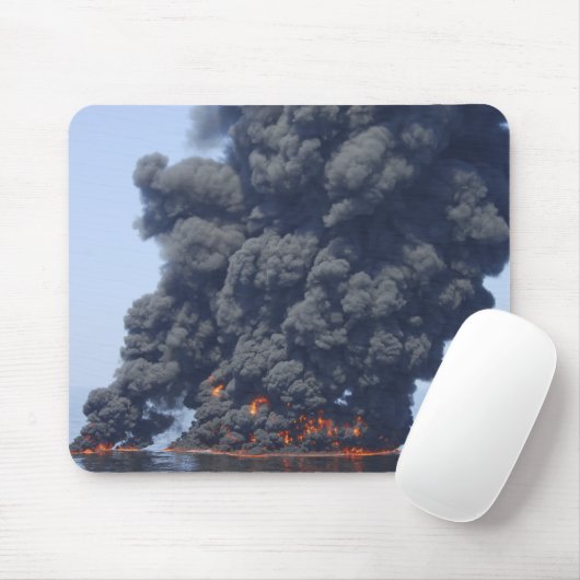 Donkere wolken rook en vuur ontstaan 2 muismat (Met muis)