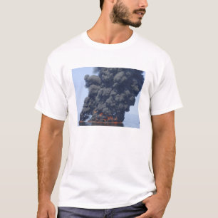 Donkere wolken rook en vuur ontstaan 2 t-shirt