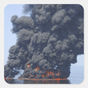 Donkere wolken rook en vuur ontstaan 2 vierkante sticker