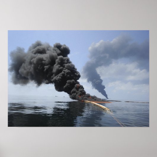 Donkere wolken van rook en vuur ontstaan. poster (Voorkant)